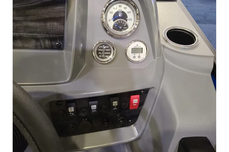 Slide: The Image of Dashboard of Starcraft GX 20 R DH boat, model year 2026. - 14