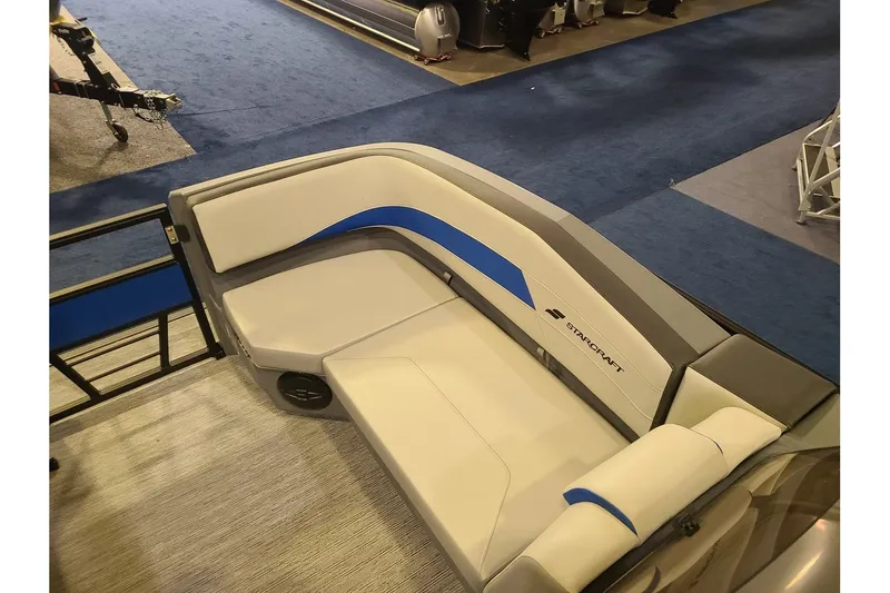 Slide: The Image of Starcraft GX 20 R DH 2026 boat seating with blue accent. - 17