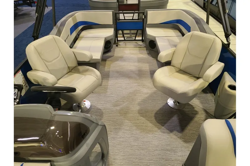 Slide: The Image of Interior of Starcraft GX 20 R DH boat, 2026 model. - 7