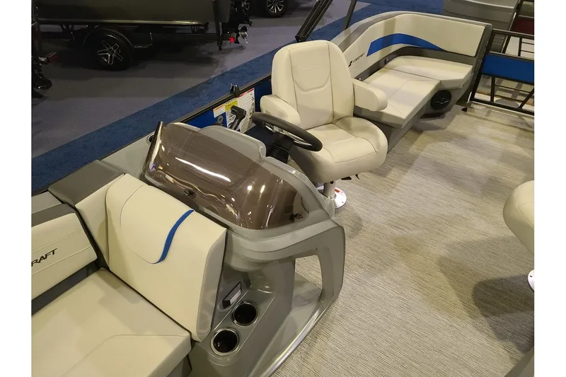 Slide: The Image of Interior of Starcraft GX 20 R DH boat, 2026 model. - 8