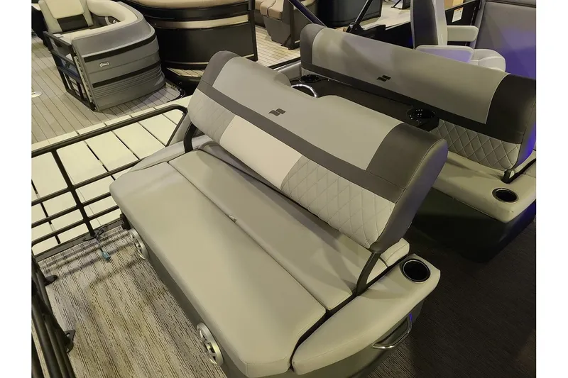 Slide: The Image of Starcraft EXS 3 DL 2026 boat seats with modern design. - 10