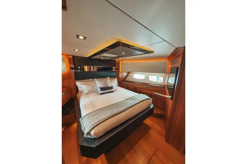 Slide: The Image of Luxurious twin cabin interior on 2010 Sunseeker Predator 84 yacht. - 31