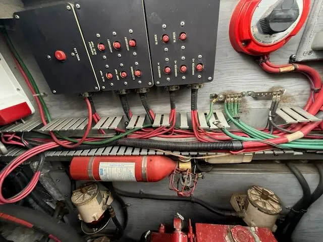 Slide: The Image of Electrical panel and wiring in a 1993 Sea Ray 38 Express. - 20