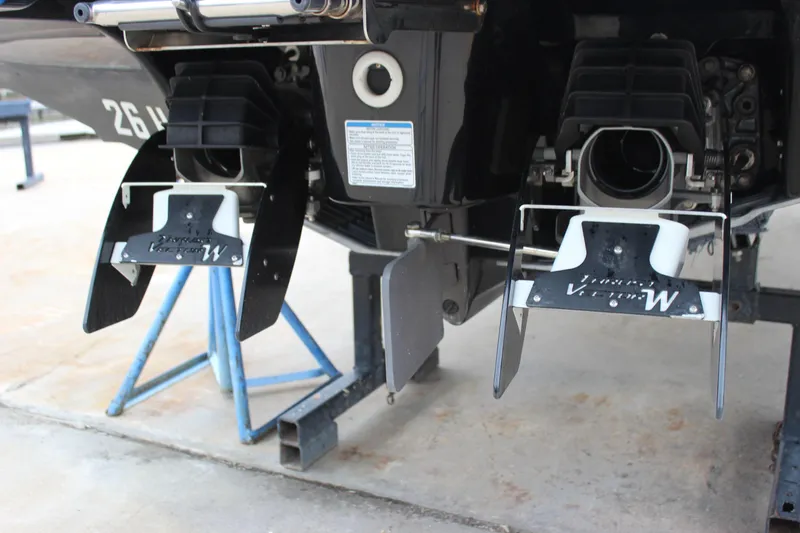 Slide: The Image of Rear view of 2017 Yamaha Boats 242 Limited S E-Series jet nozzles. - 21