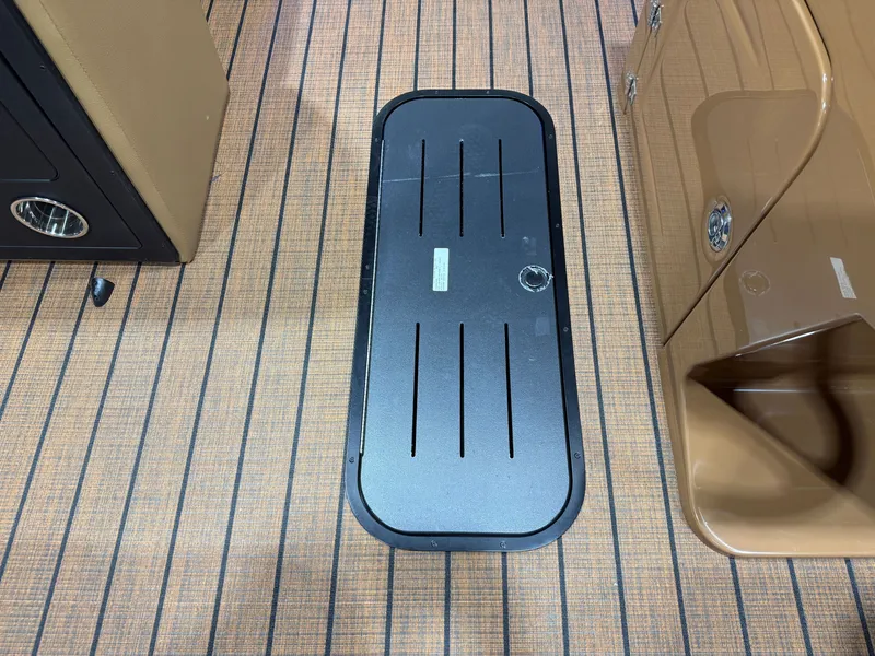 Slide: The Image of Bentley Pontoons Legacy 223 Swingback Tritoon & Honda 4-Stroke EFI 2026 - 28