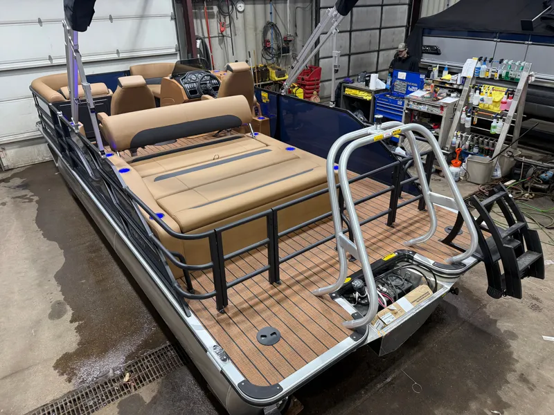 Slide: The Image of Bentley Pontoons Legacy 223 Swingback Tritoon & Honda 4-Stroke EFI 2026 - 51