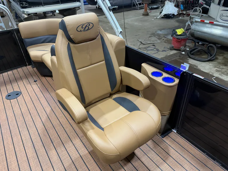 Slide: The Image of Luxurious seating in Bentley Pontoons Legacy 200 Navigator 2026. - 11