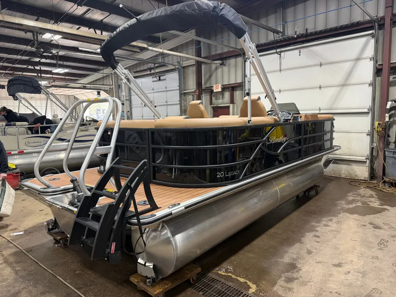 Slide: The Image of 2026 Bentley Pontoons Legacy 200 Navigator indoors. - 41