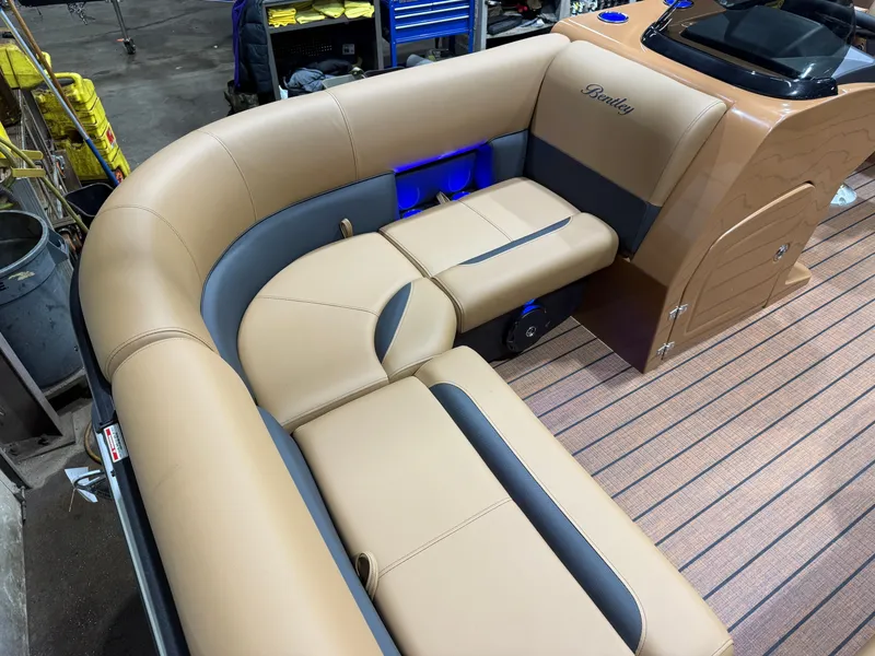 Slide: The Image of Luxurious seating in Bentley Pontoons Legacy 200 Navigator 2026. - 8