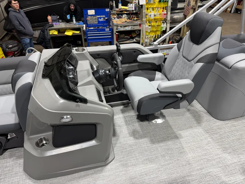 Slide: The Image of Tahoe LTZ 2385 Quad Lounge & Honda 4-Stroke EFI 2026 - 11