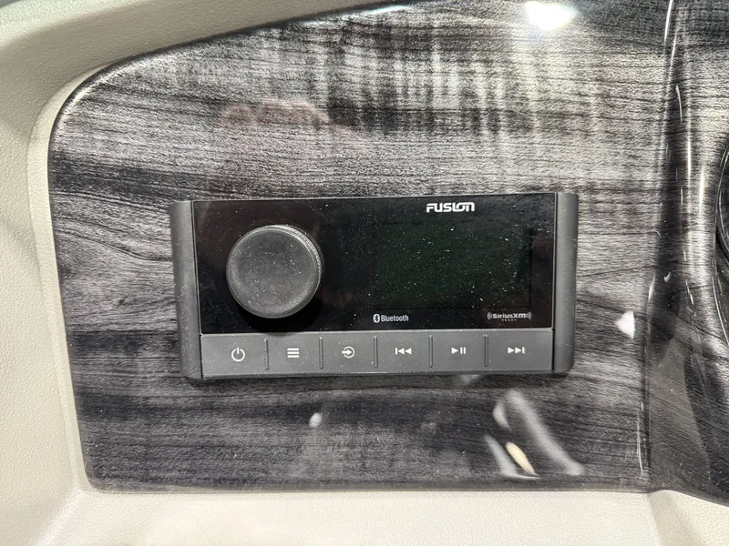 Slide: The Image of Tahoe LTZ 2385 Quad Lounge & Honda 4-Stroke EFI 2026 - 14