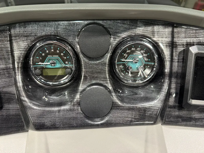 Slide: The Image of Tahoe LTZ 2385 Quad Lounge & Honda 4-Stroke EFI 2026 - 15