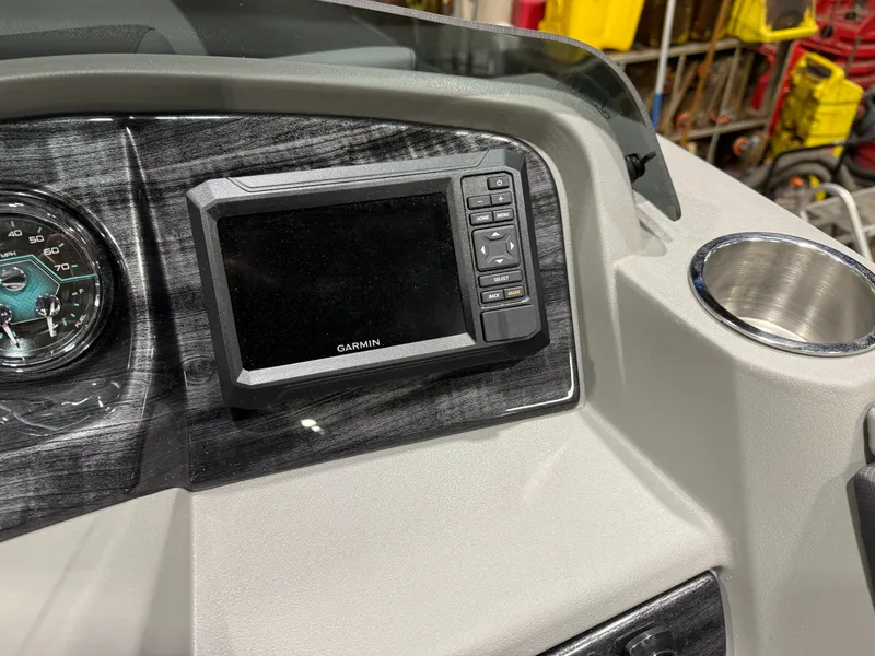 Slide: The Image of Tahoe LTZ 2385 Quad Lounge & Honda 4-Stroke EFI 2026 - 16