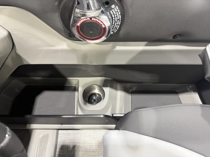 Slide: The Image of Tahoe LTZ 2385 Quad Lounge & Honda 4-Stroke EFI 2026 - 17