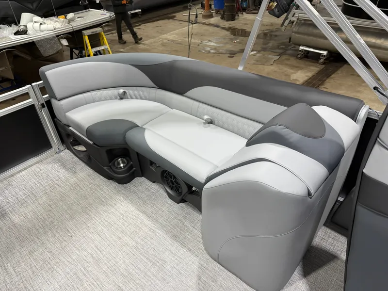 Slide: The Image of Tahoe LTZ 2385 Quad Lounge & Honda 4-Stroke EFI 2026 - 19