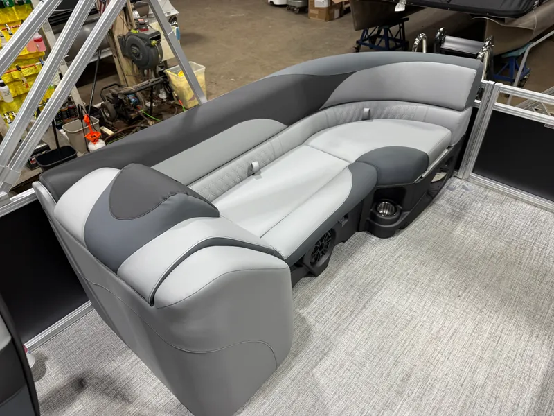 Slide: The Image of Tahoe LTZ 2385 Quad Lounge & Honda 4-Stroke EFI 2026 - 20