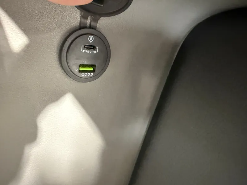 Slide: The Image of USB-C and QC 3.0 charging ports in Tahoe LTZ 2385, 2026 model. - 30