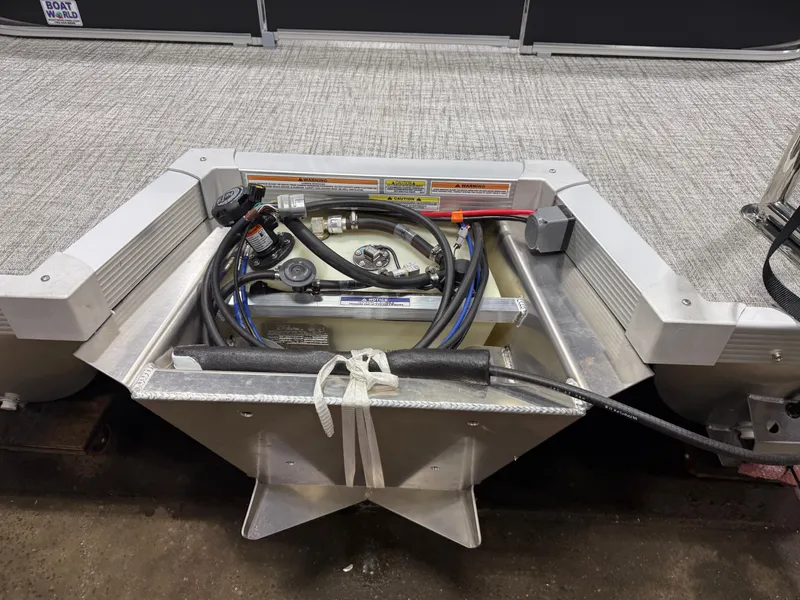 Slide: The Image of Tahoe LTZ 2385 Quad Lounge 2026 with Honda 4-Stroke EFI engine. - 43