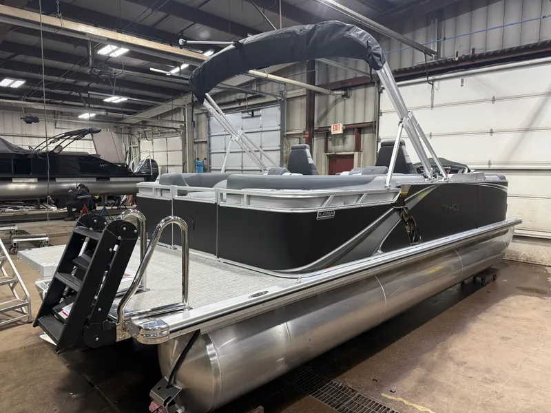 Slide: The Image of Tahoe LTZ 2385 Quad Lounge & Honda 4-Stroke EFI 2026 - 46