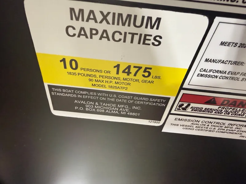 Slide: The Image of Maximum capacity label for Tahoe Sport 1980 boat, 10 persons, 1475 lbs. - 14