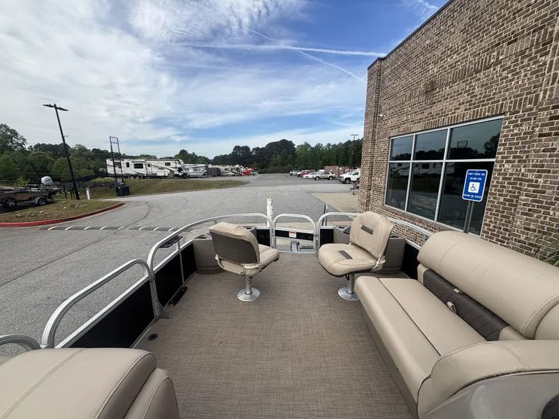 Slide: The Image of Sun Tracker FISHIN BARGE 20DLX 2020 - 18