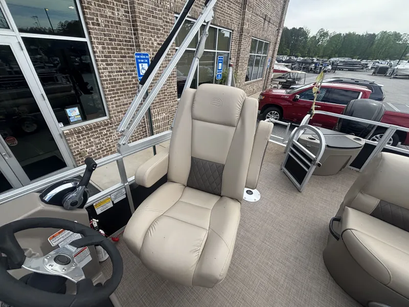 Slide: The Image of Sun Tracker FISHIN BARGE 20DLX 2020 - 34