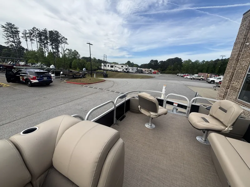 Slide: The Image of Sun Tracker FISHIN BARGE 20DLX 2020 - 43