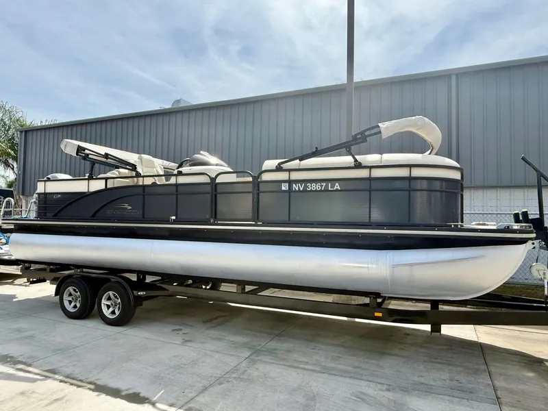 The Image of Bennington 2575 QCW Midship Bar w/ 350HP Yamaha! 2015 - 1