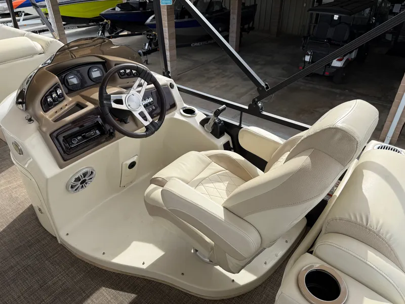 Slide: The Image of Bennington 2575 QCW Midship Bar w/ 350HP Yamaha! 2015 - 10