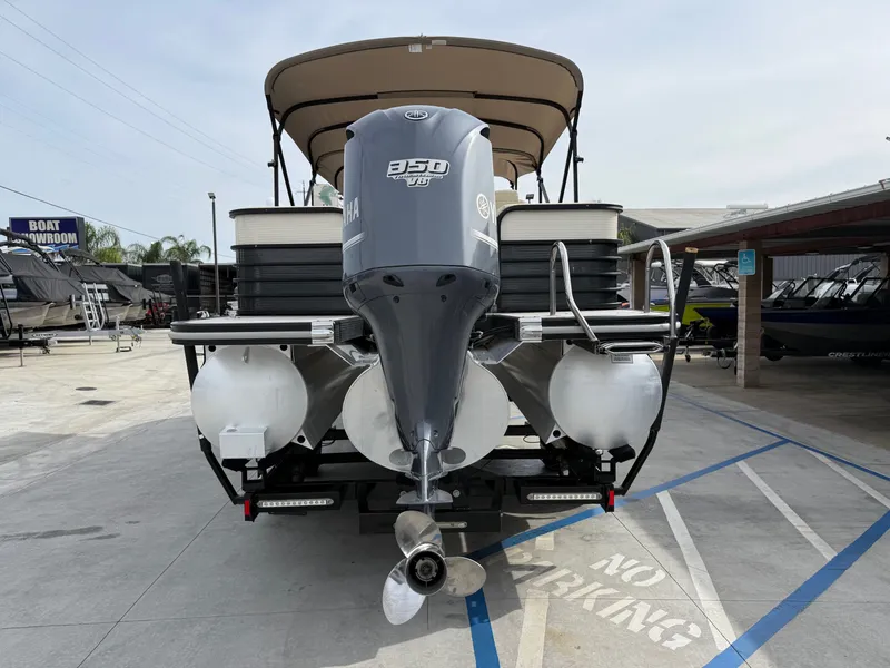 Slide: The Image of Bennington 2575 QCW Midship Bar w/ 350HP Yamaha! 2015 - 14