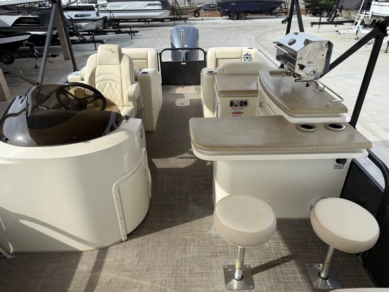 Slide: The Image of Bennington 2575 QCW Midship Bar w/ 350HP Yamaha! 2015 - 6