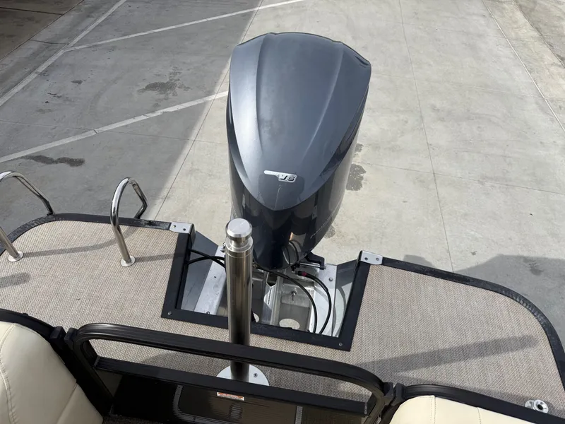 Slide: The Image of Bennington 2575 QCW Midship Bar w/ 350HP Yamaha! 2015 - 8