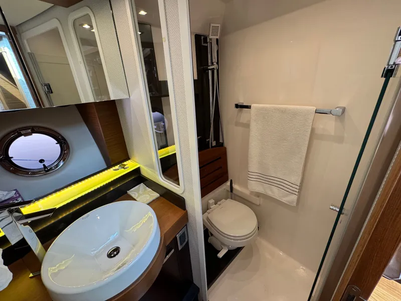 Slide: The Image of Luxurious bathroom on the 2018 Tiara Yachts C44 model. - 20