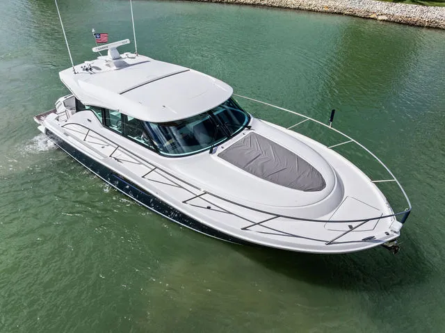 Slide: The Image of Tiara C44 Coupe 2018 - 48