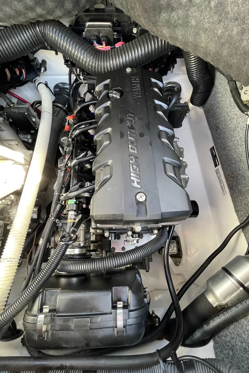 Slide: The Image of Engine compartment of a 2015 Yamaha Boats 242 Limited S. - 21