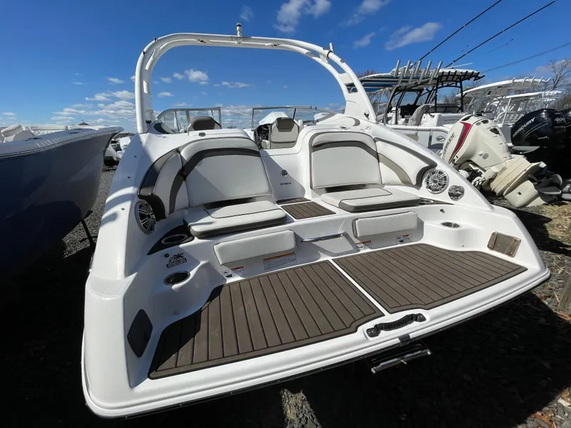 Slide: The Image of Rear view of a 2015 Yamaha Boats 242 Limited S on a lot. - 4