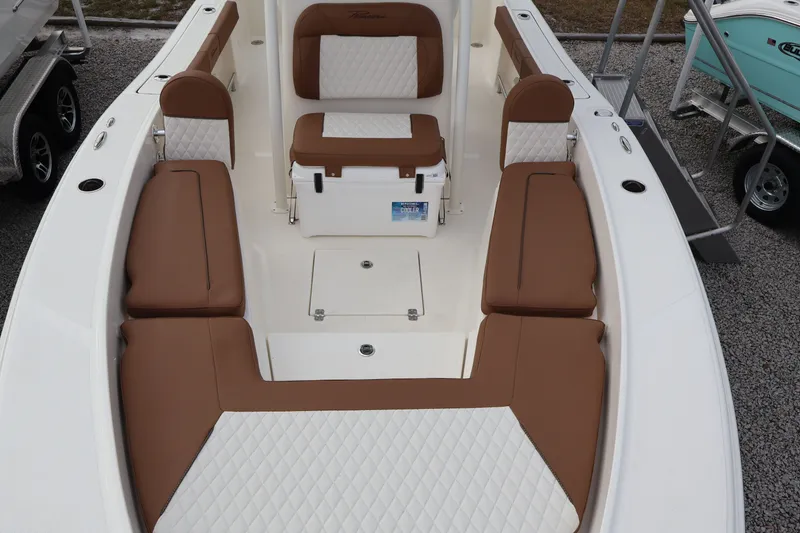 Slide: The Image of Pioneer 220 Bay Sport 2026 - 10