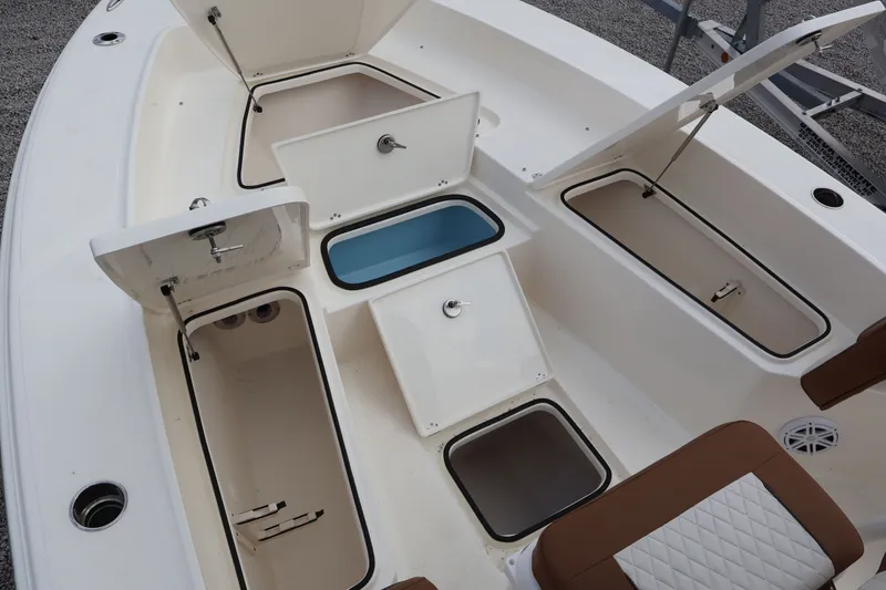 Slide: The Image of Pioneer 220 Bay Sport 2026 - 11