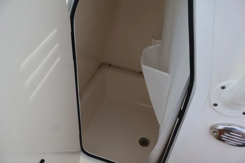 Slide: The Image of Pioneer 220 Bay Sport 2026 - 18