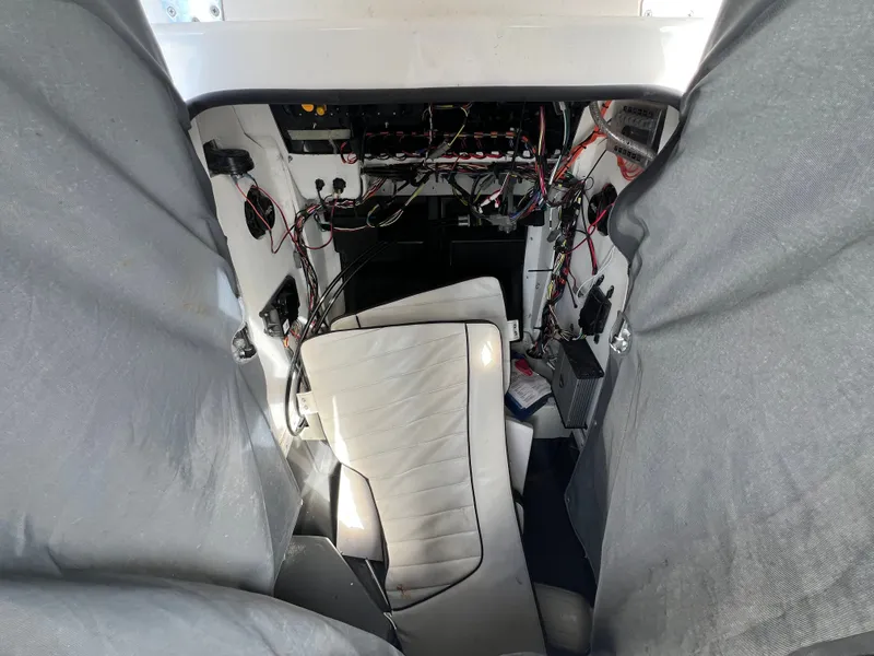 Slide: The Image of Interior view of 2023 Yamaha 255 FSH Sport E with wiring. - 10