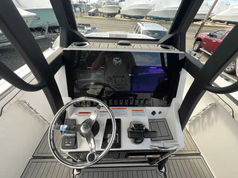 Slide: The Image of Yamaha Boats 255 FSH Sport E 2023 helm with modern electronics. - 19