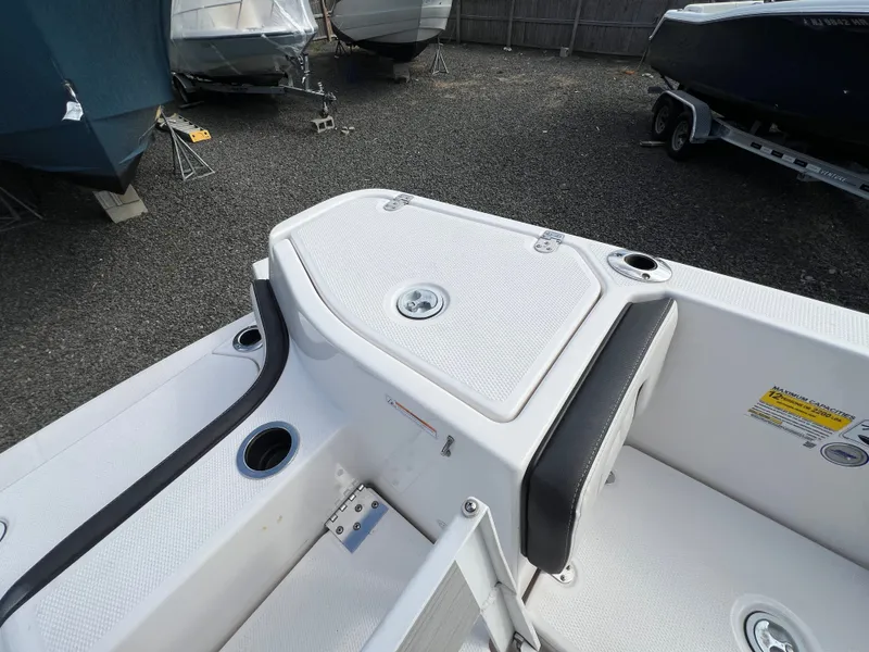 Slide: The Image of Yamaha Boats 2023 model 255 FSH Sport E interior view. - 26