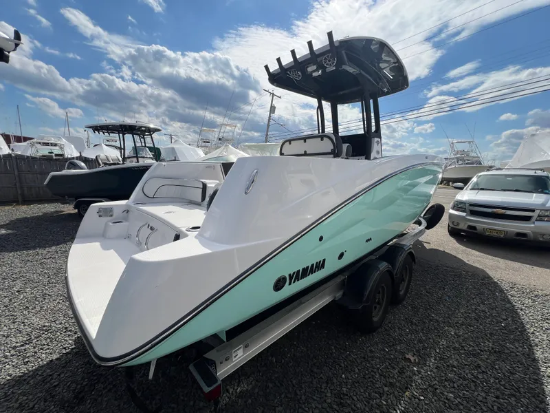 Slide: The Image of 2023 Yamaha Boats 255 FSH Sport E on a trailer outdoors. - 3