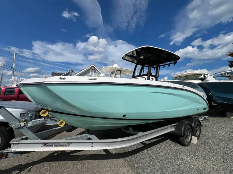 Slide: The Image of 2023 Yamaha Boats 255 FSH Sport E on trailer, blue sky. - 5