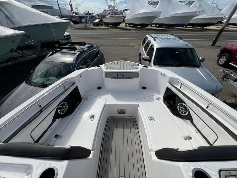 Slide: The Image of Interior view of Yamaha Boats 255 FSH Sport E 2023. - 7