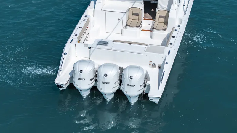 Slide: The Image of Pursuit 355 Offshore 2019 - 5