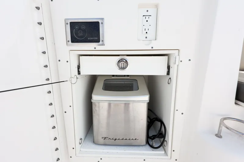 Slide: The Image of Pursuit 355 Offshore 2019 - 8