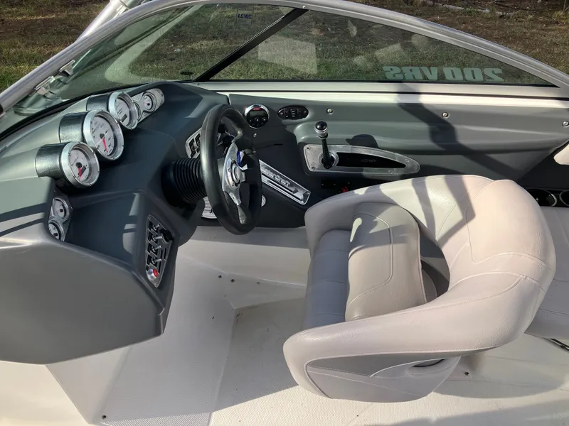 Slide: The Image of Interior of a 2007 MasterCraft 200 Maristar VRS boat with steering console. - 11