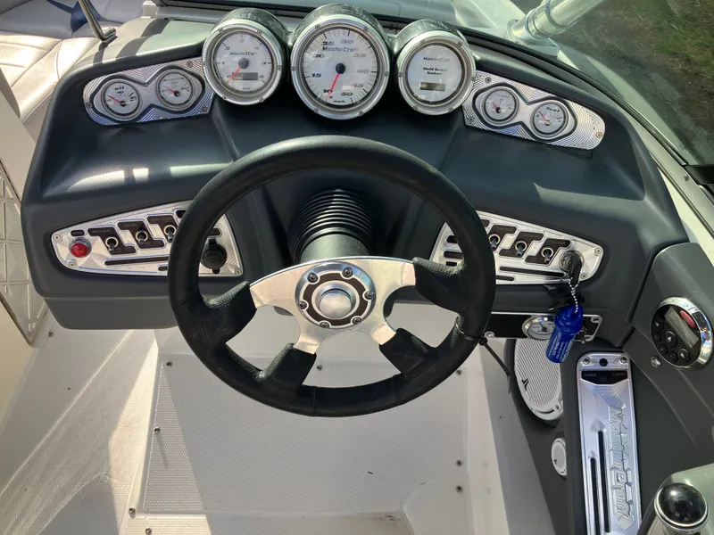 Slide: The Image of Dashboard of a 2007 MasterCraft 200 Maristar VRS boat. - 12