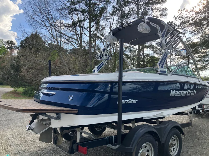 Slide: The Image of 2007 MasterCraft 200 Maristar VRS boat on trailer outdoors. - 5